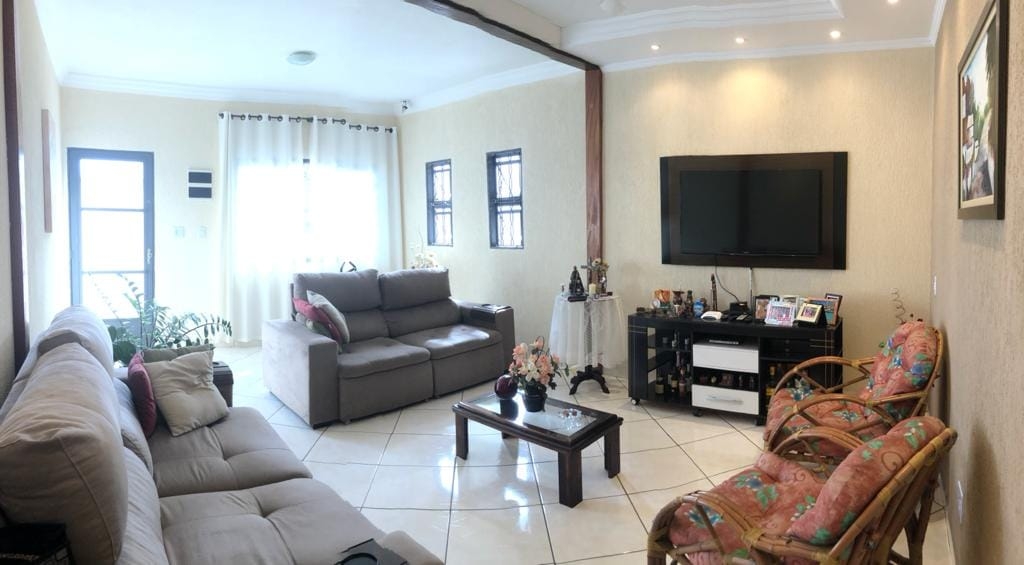 Casa à venda com 3 quartos, 130m² - Foto 1