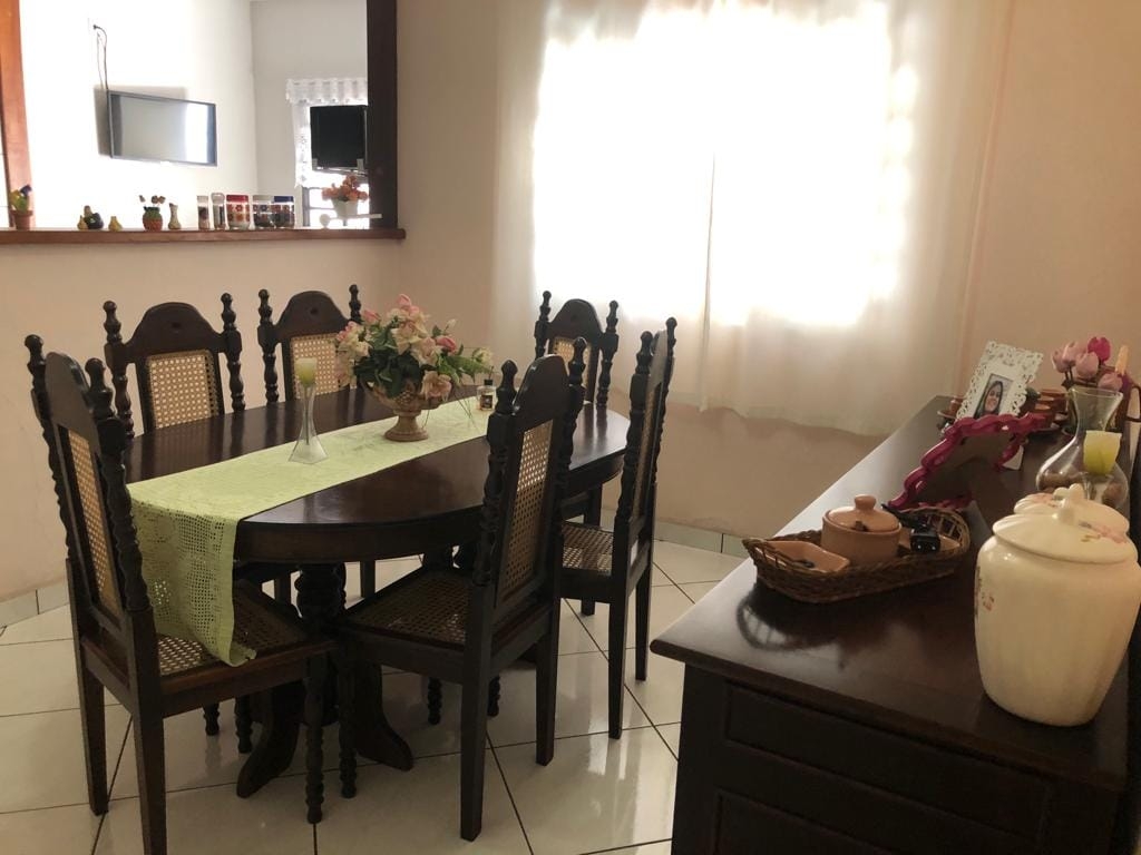 Casa à venda com 3 quartos, 130m² - Foto 2