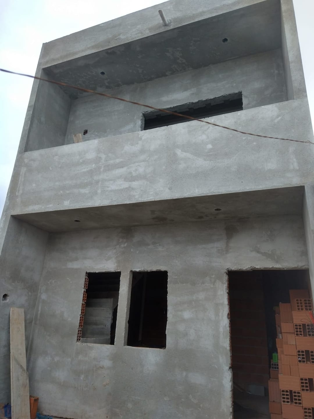 Casa à venda com 3 quartos, 110m² - Foto 1