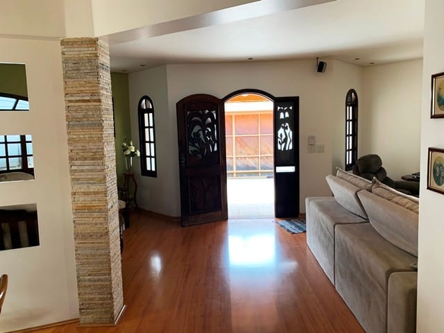 Casa à venda com 3 quartos, 370m² - Foto 1