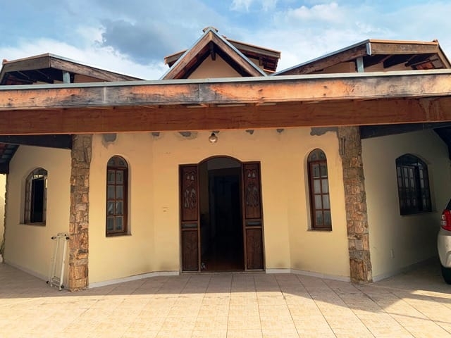Casa à venda com 3 quartos, 370m² - Foto 2