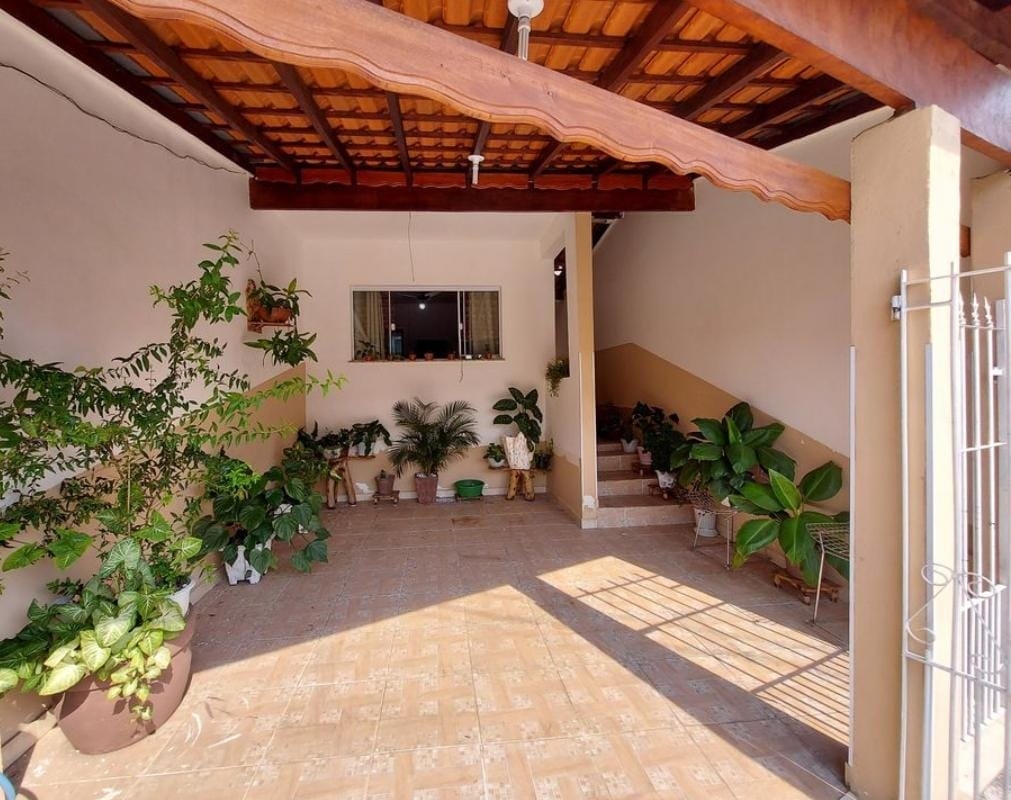 Casa à venda com 4 quartos, 200m² - Foto 2