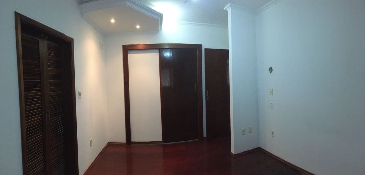 Casa à venda com 3 quartos, 300m² - Foto 2
