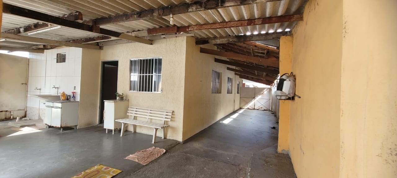 Casa à venda com 3 quartos, 195m² - Foto 2