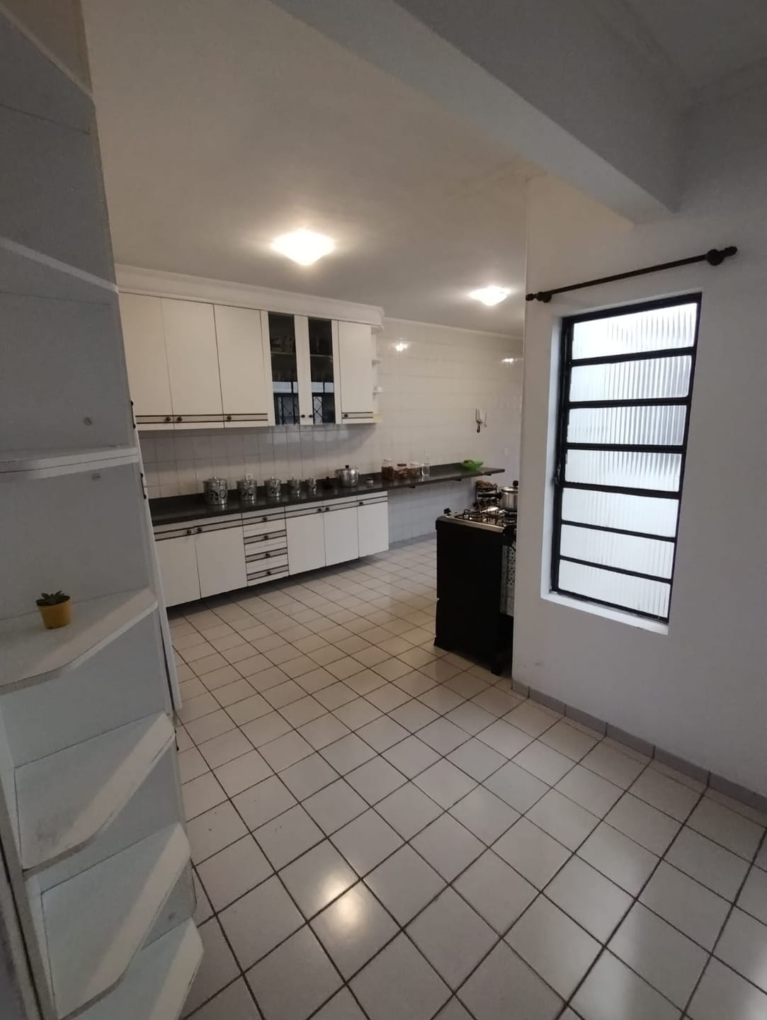 Casa à venda com 3 quartos, 190m² - Foto 2