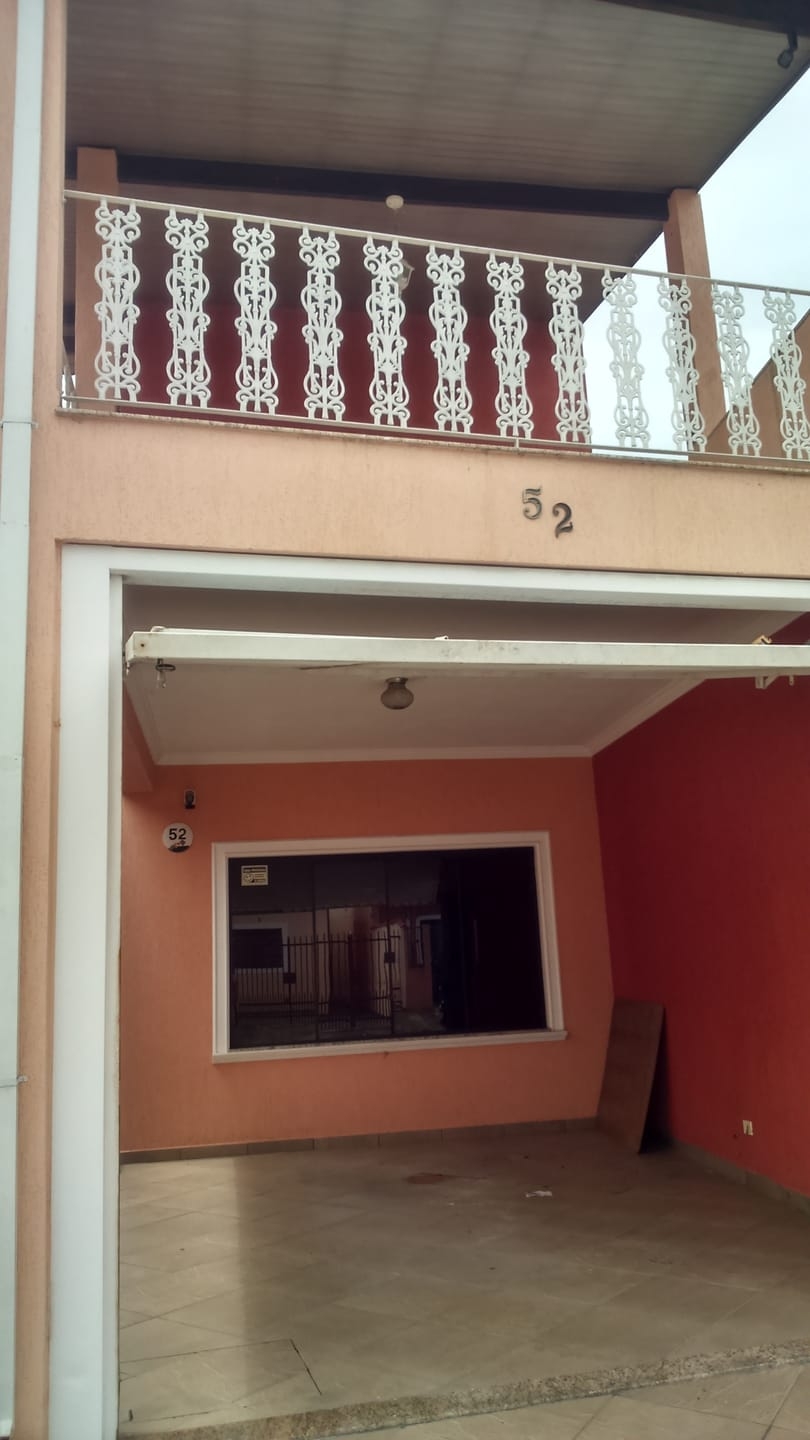 Casa à venda com 2 quartos, 200m² - Foto 1