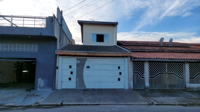 Casa à venda com 2 quartos, 164m² - Foto 1