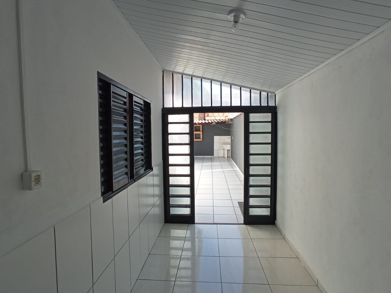 Casa à venda com 2 quartos, 112m² - Foto 1