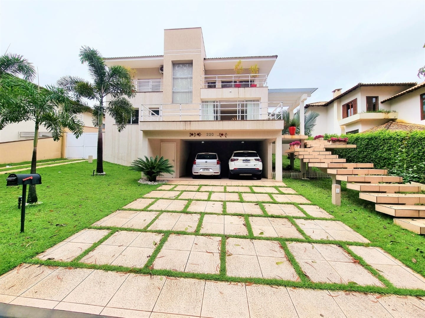 Casa de Condomínio à venda, 374m² - Foto 1