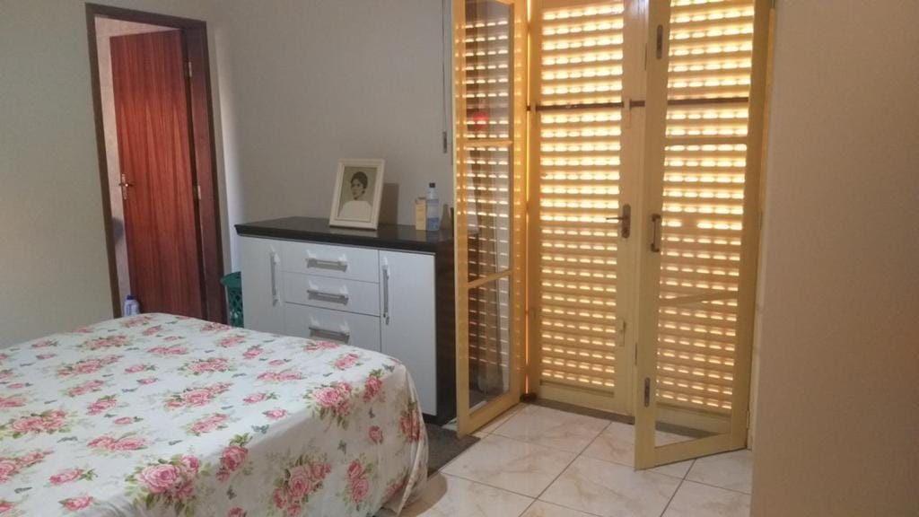 Casa à venda com 3 quartos, 250m² - Foto 1