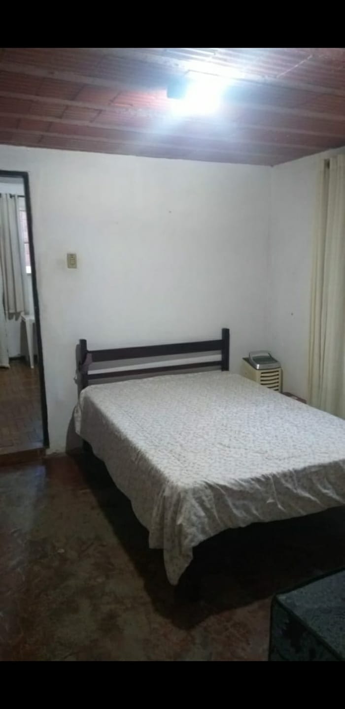 Casa à venda com 7 quartos, 300m² - Foto 1