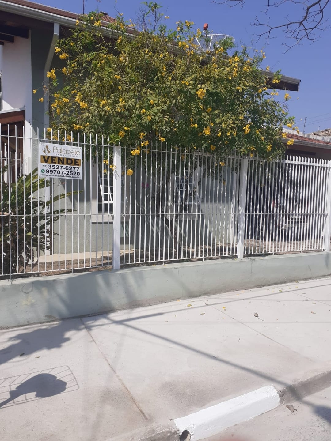 Sobrado à venda com 4 quartos, 204m² - Foto 1