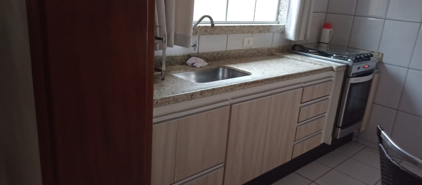 Casa à venda com 3 quartos, 200m² - Foto 1