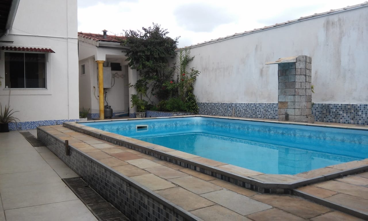 Casa à venda com 4 quartos, 156m² - Foto 3