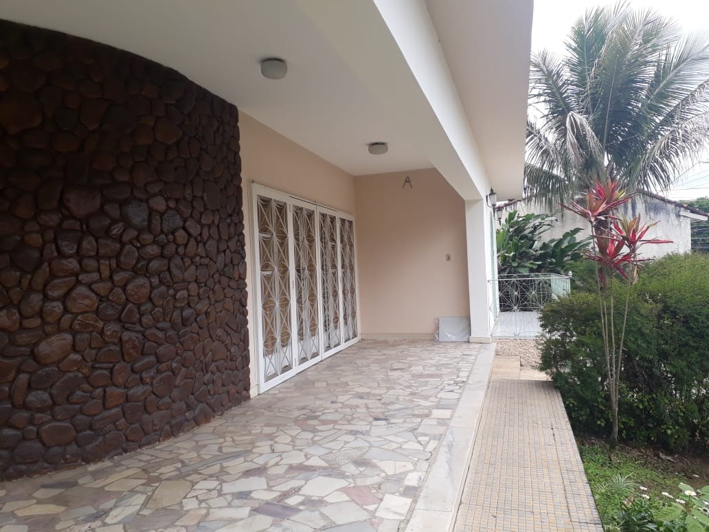 Casa à venda e aluguel com 3 quartos, 235m² - Foto 1