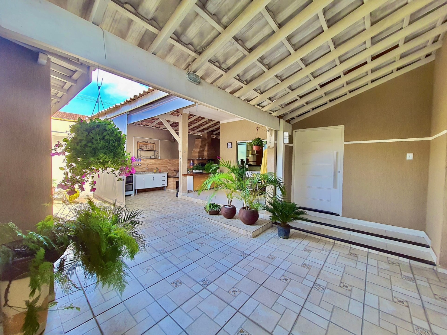 Casa à venda com 3 quartos, 200m² - Foto 2
