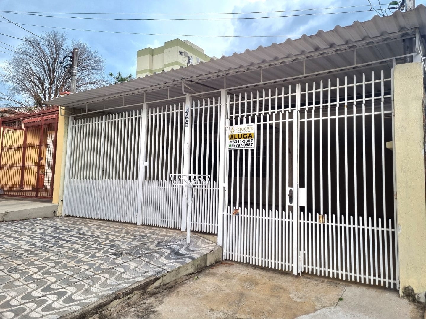 Casa à venda com 4 quartos, 182m² - Foto 1