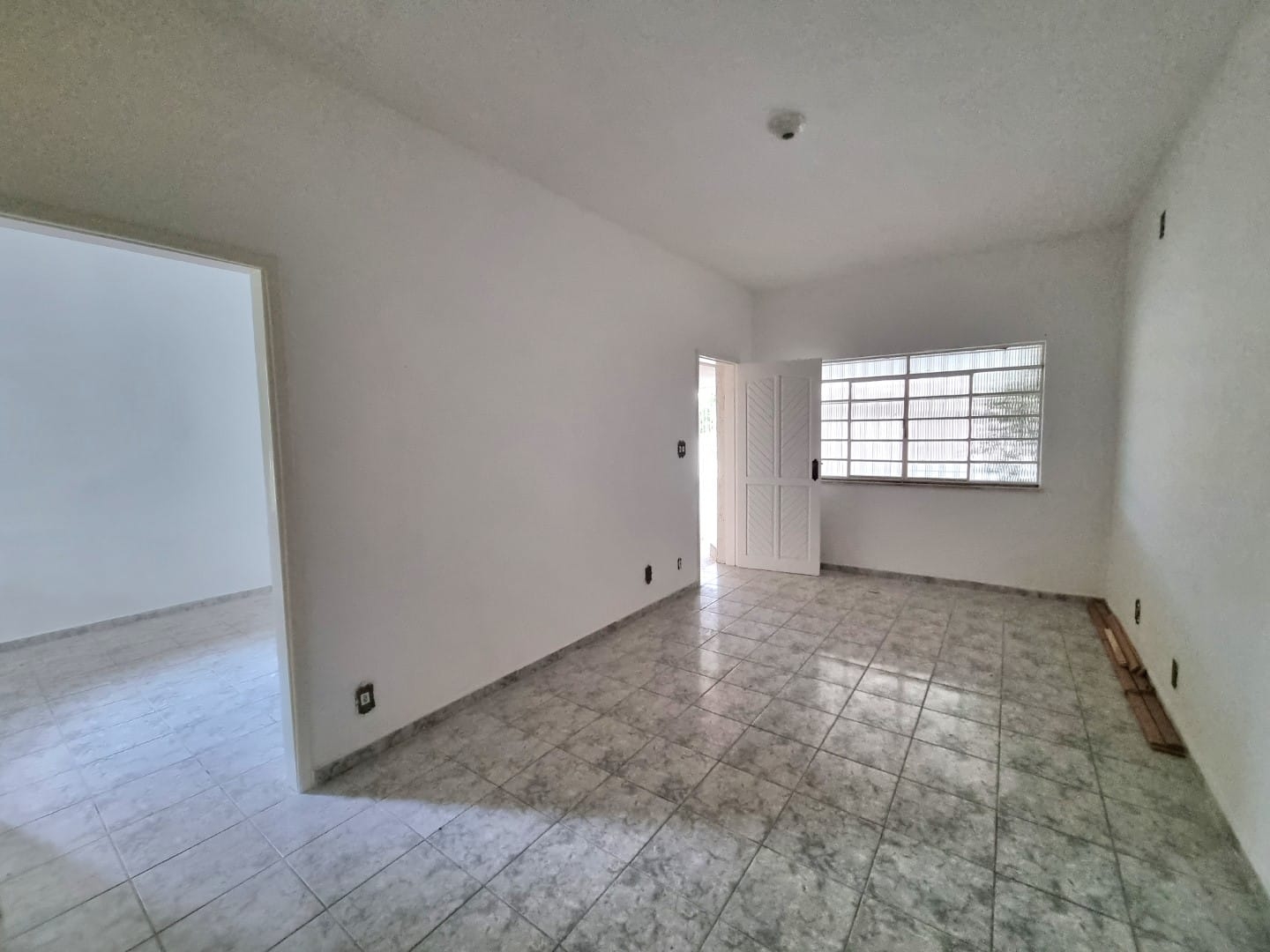 Casa à venda com 4 quartos, 182m² - Foto 4