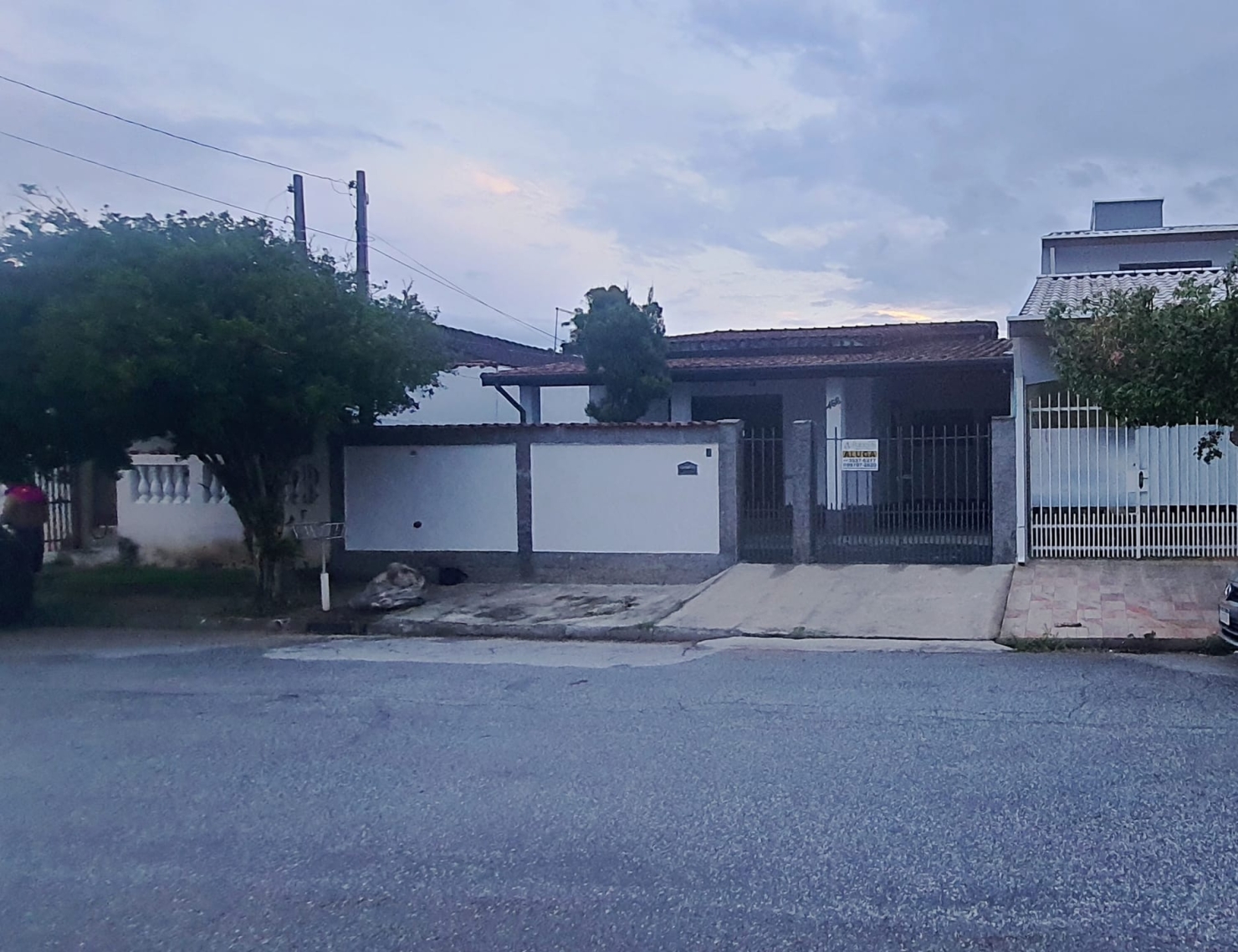 Casa à venda com 4 quartos, 150m² - Foto 1