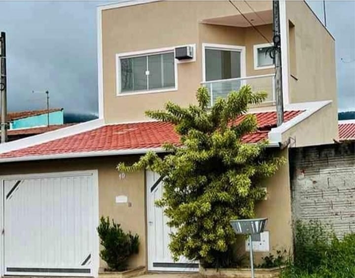 Sobrado à venda com 4 quartos, 220m² - Foto 1