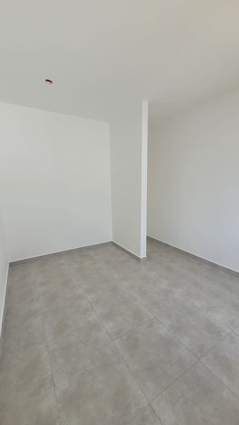 Casa à venda com 2 quartos, 60m² - Foto 2