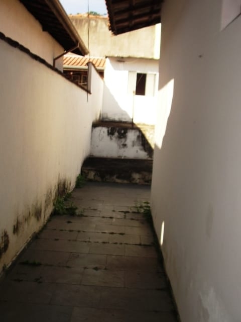 Casa à venda com 2 quartos, 100m² - Foto 1