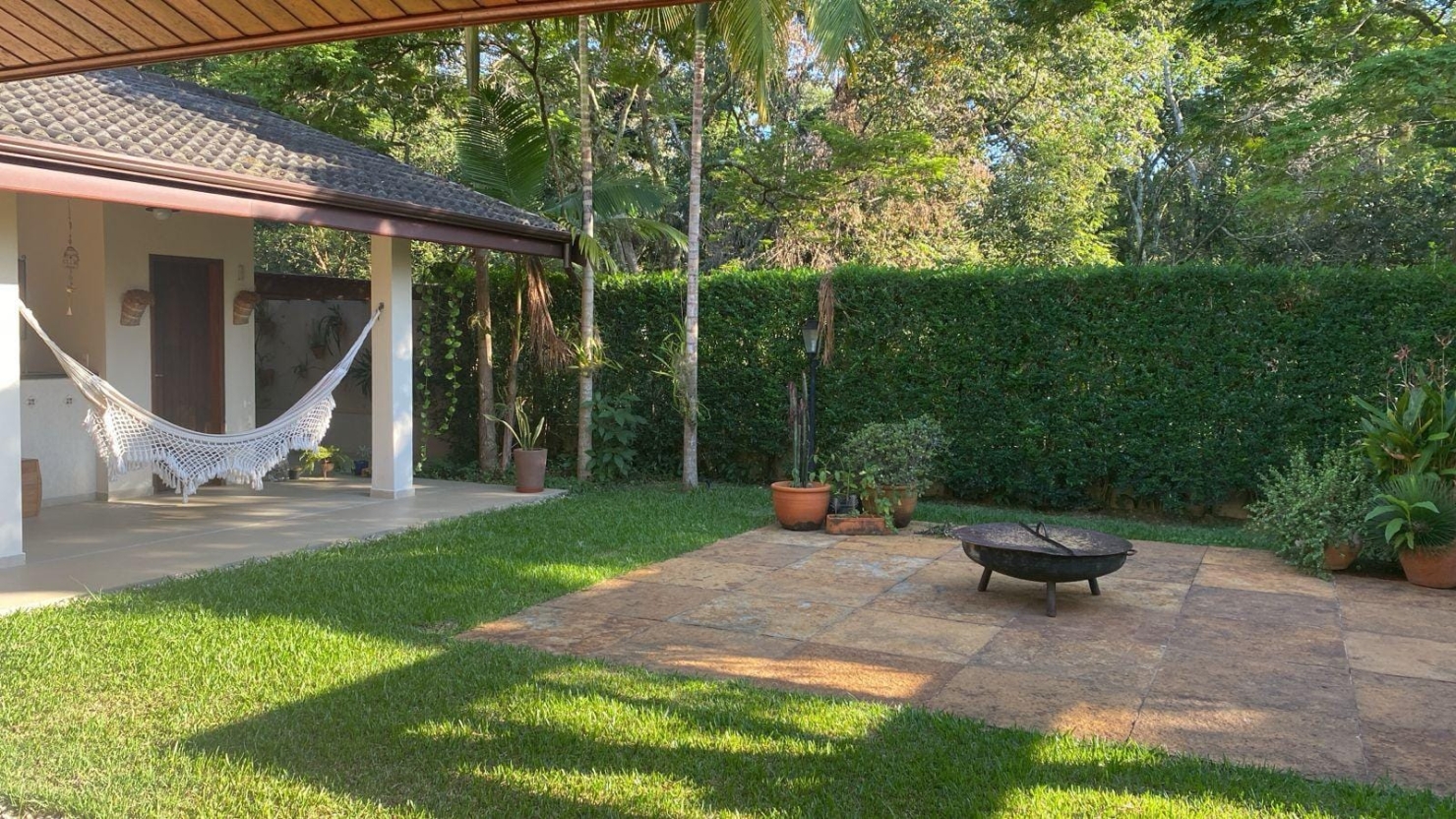 Casa à venda com 4 quartos, 380m² - Foto 1