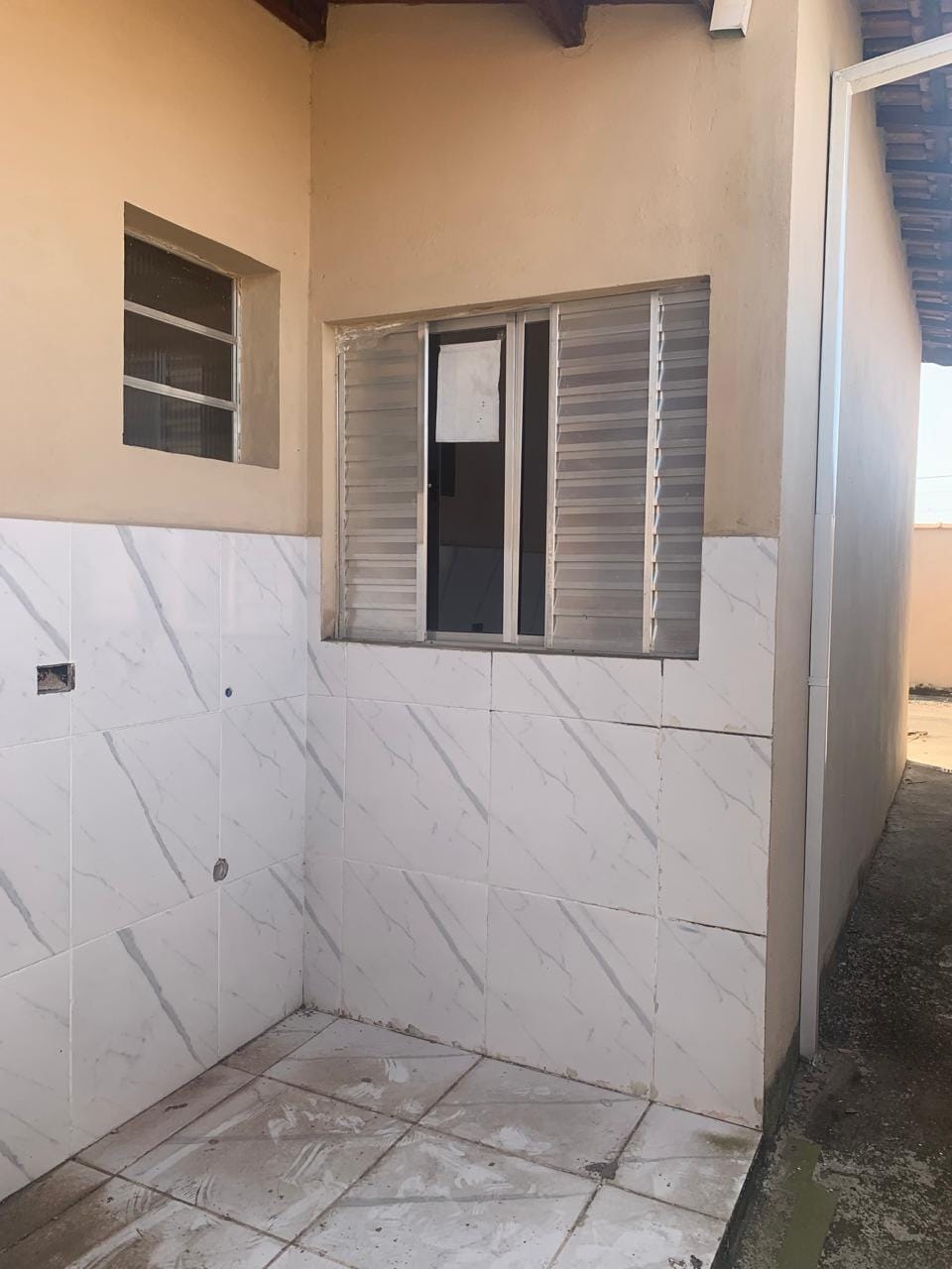 Casa à venda com 2 quartos, 60m² - Foto 4