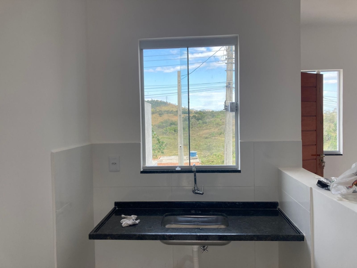 Casa à venda com 2 quartos, 61m² - Foto 1