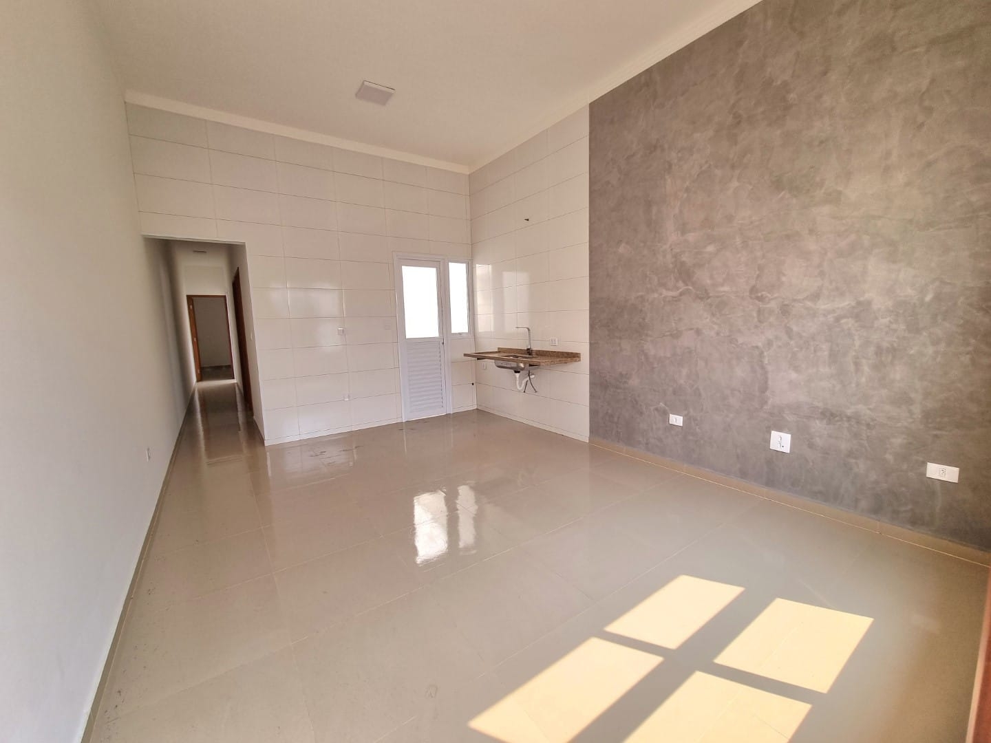 Casa à venda com 2 quartos, 72m² - Foto 3