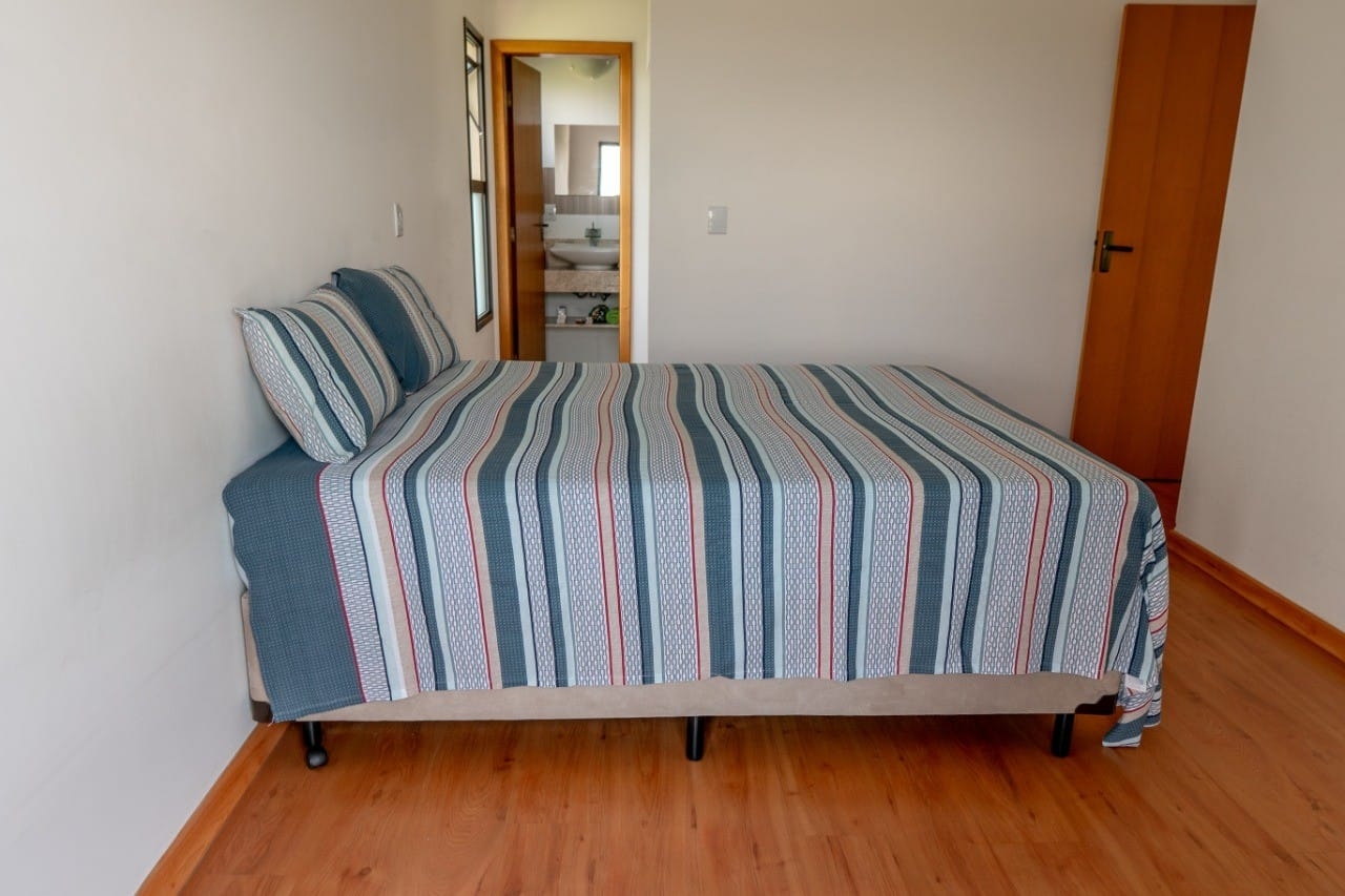 Casa de Condomínio para alugar com 4 quartos, 580m² - Foto 1