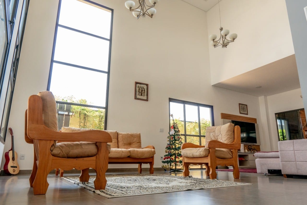 Casa de Condomínio para alugar com 4 quartos, 580m² - Foto 2