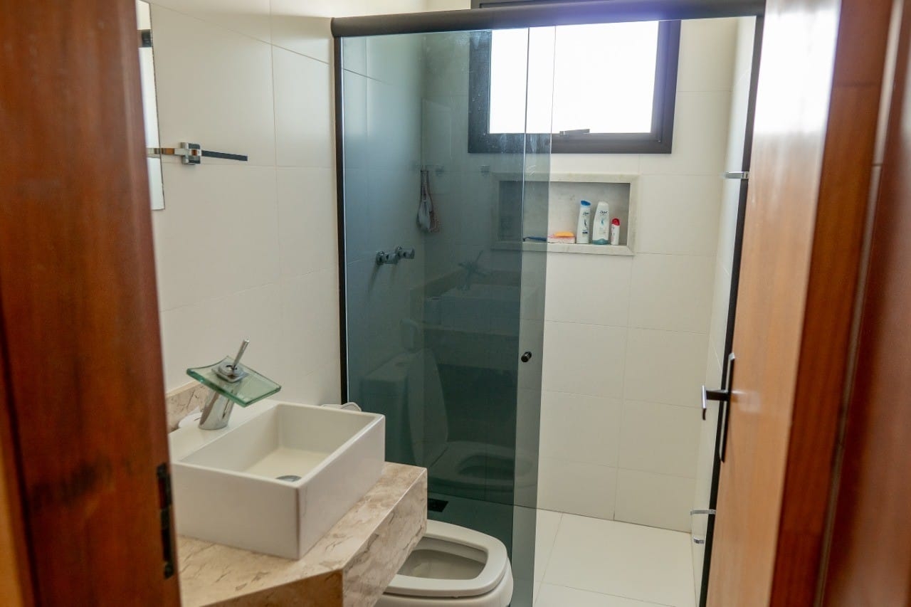 Casa de Condomínio para alugar com 4 quartos, 580m² - Foto 3