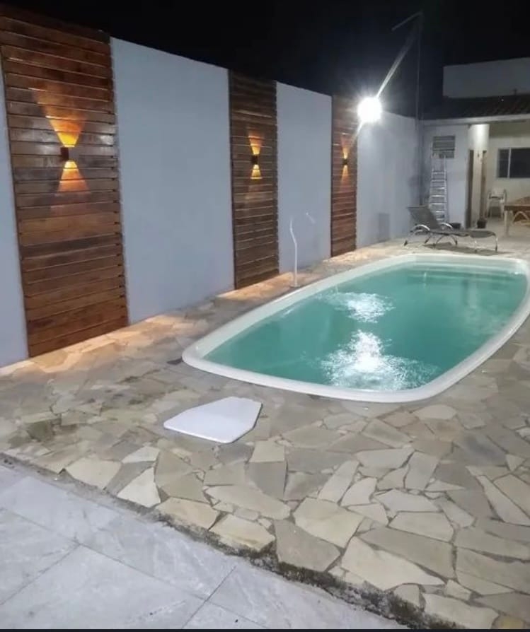 Casa à venda com 2 quartos, 100m² - Foto 1