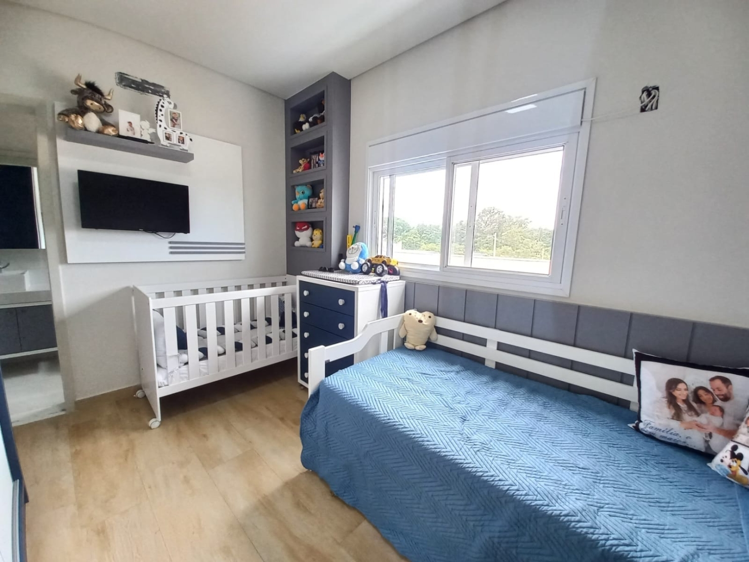 Casa de Condomínio à venda com 3 quartos, 221m² - Foto 1