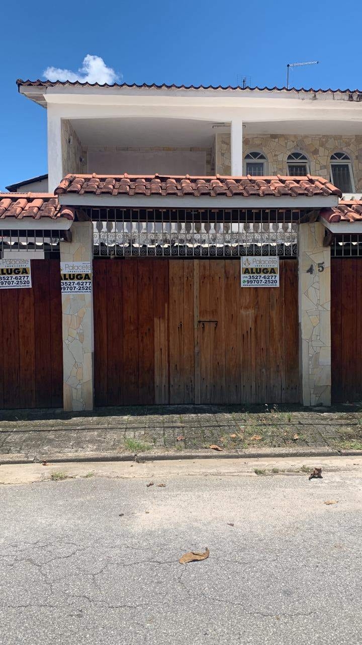 Casa para alugar com 5 quartos, 200m² - Foto 2
