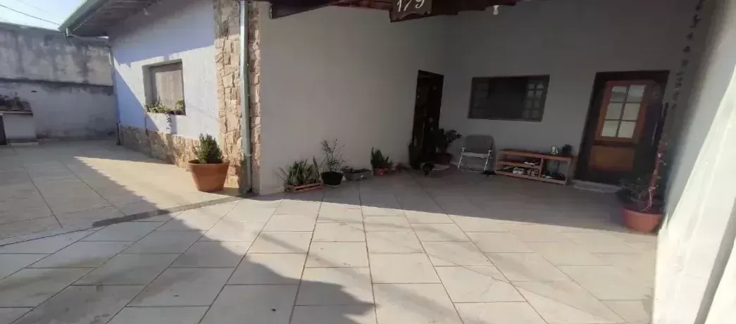 Casa à venda com 3 quartos, 138m² - Foto 1