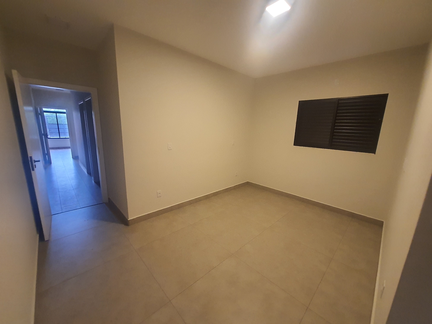 Casa à venda com 3 quartos, 100m² - Foto 4