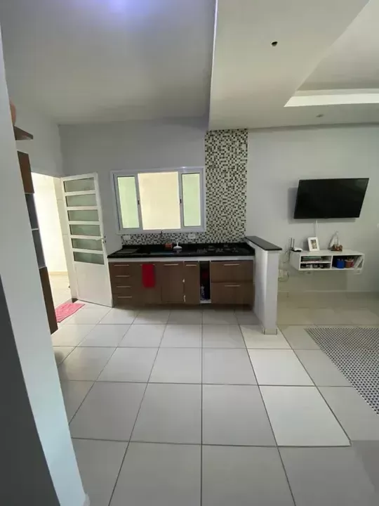 Casa à venda com 2 quartos, 112m² - Foto 1