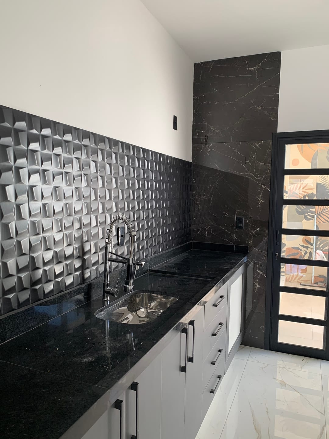 Casa à venda com 3 quartos, 115m² - Foto 1
