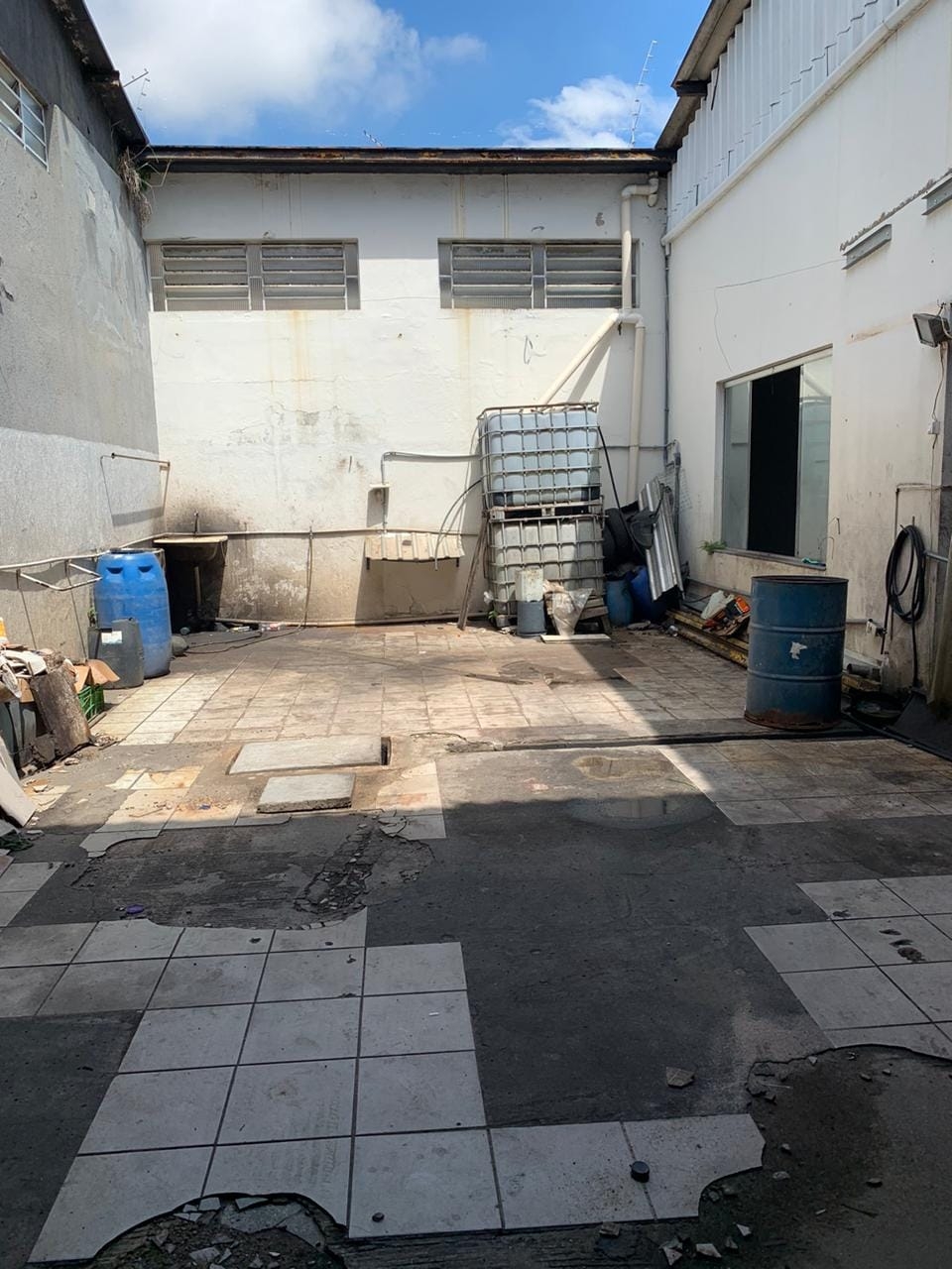 Depósito-Galpão-Armazém à venda e aluguel, 734m² - Foto 1