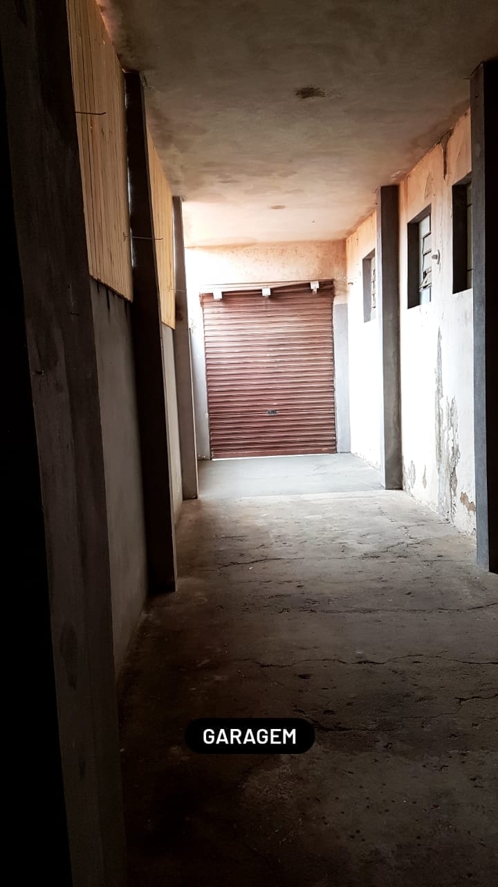 Casa à venda com 3 quartos, 376m² - Foto 1