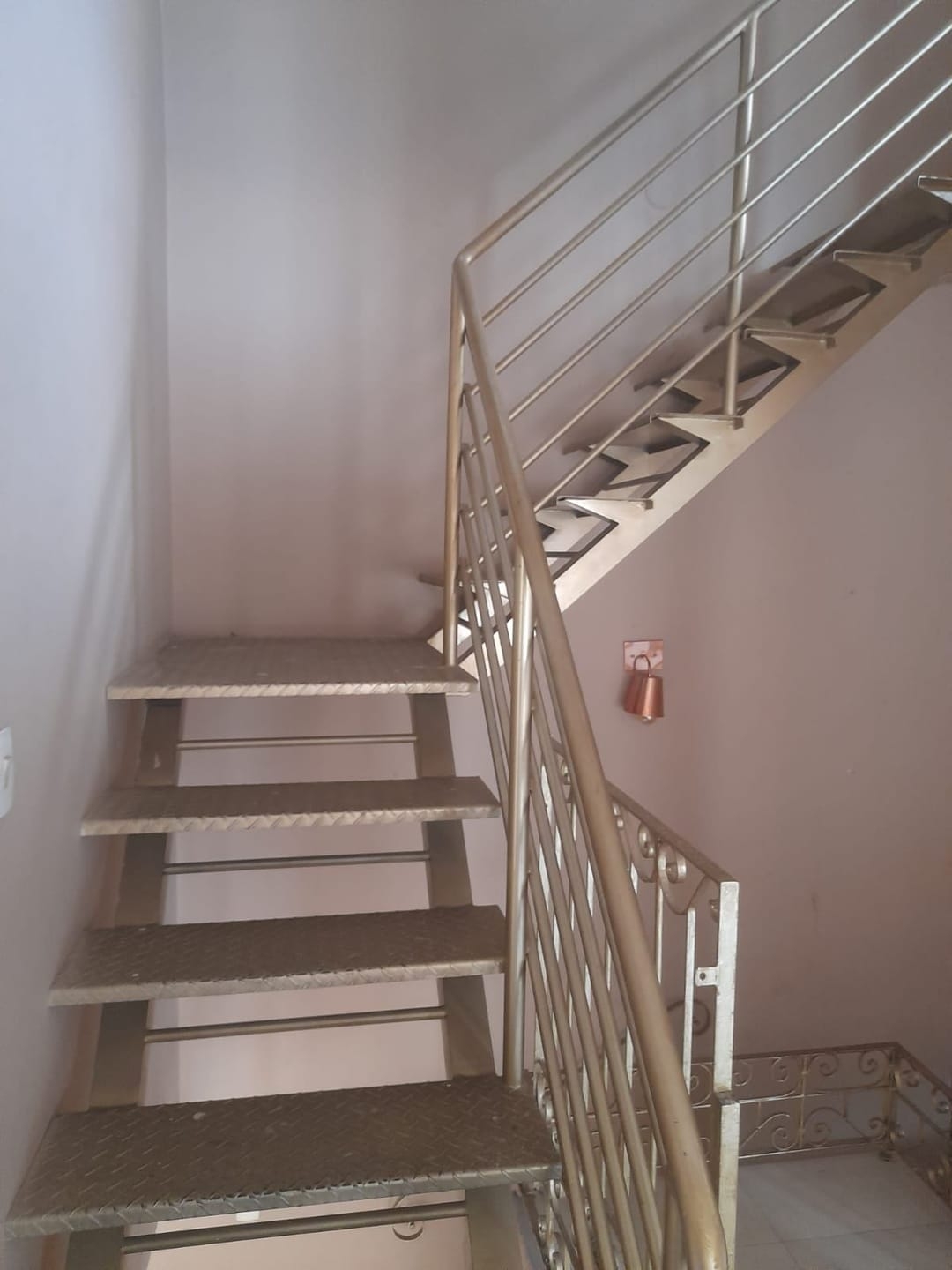 Sobrado à venda com 5 quartos, 423m² - Foto 1