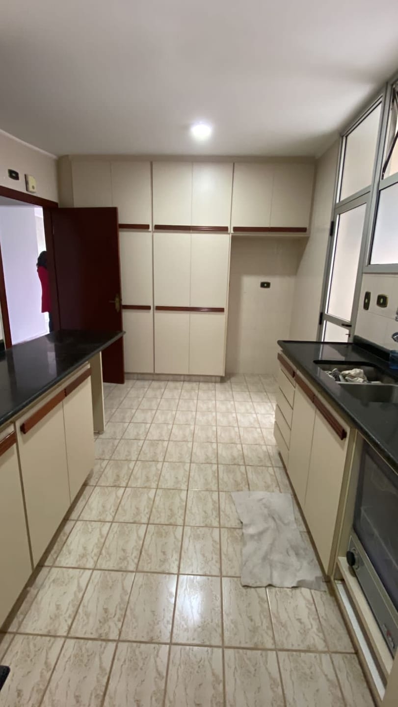 Apartamento à venda com 3 quartos, 130m² - Foto 3