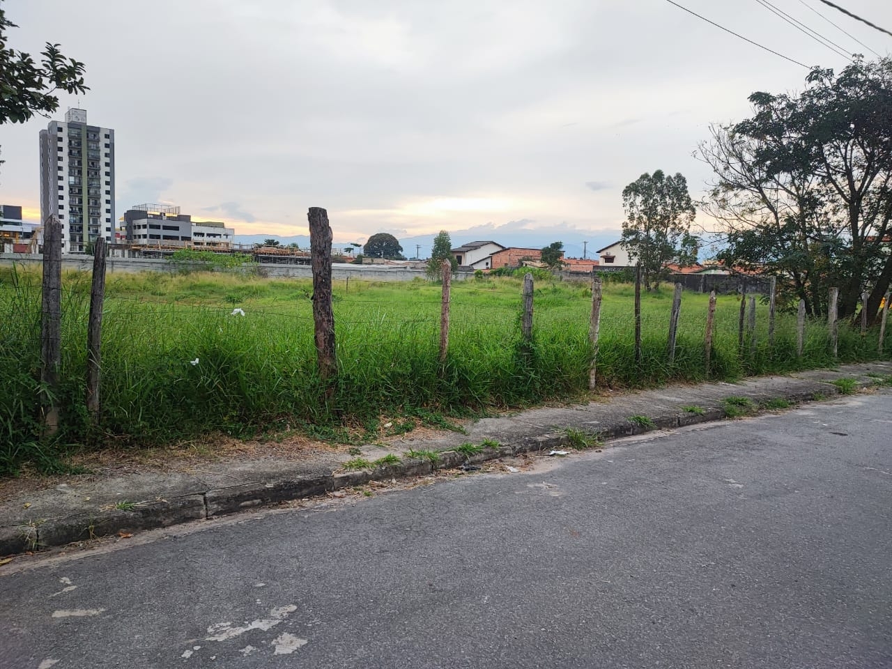 Terreno à venda, 300m² - Foto 1
