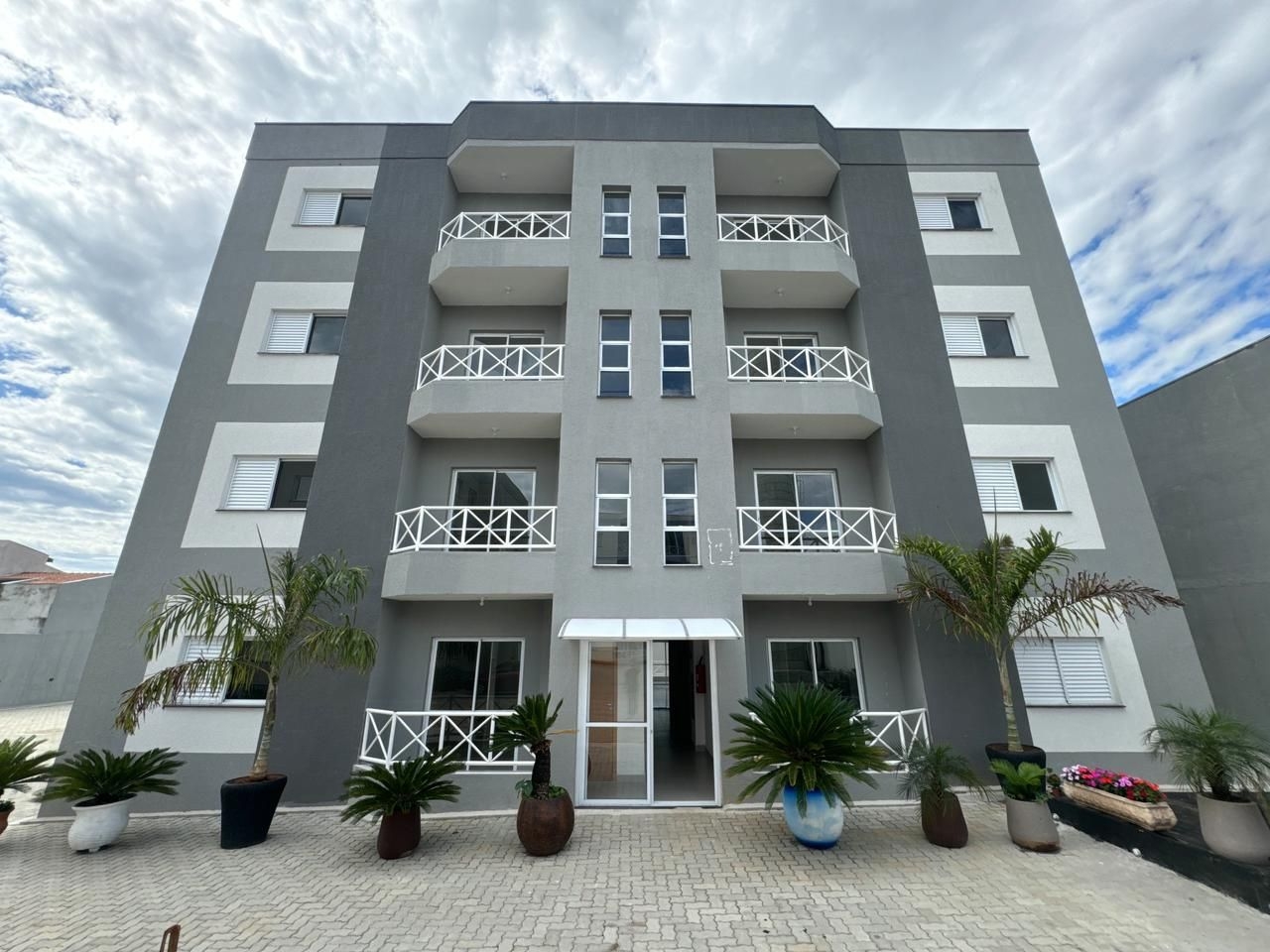 Apartamento à venda com 2 quartos, 73m² - Foto 2