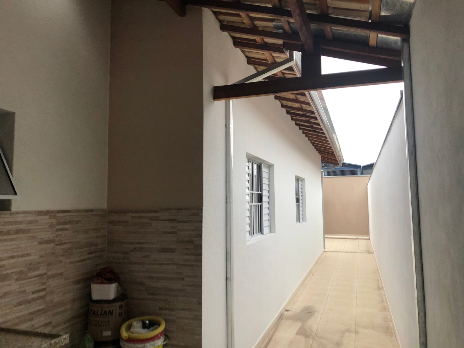 Casa à venda com 3 quartos, 80m² - Foto 2