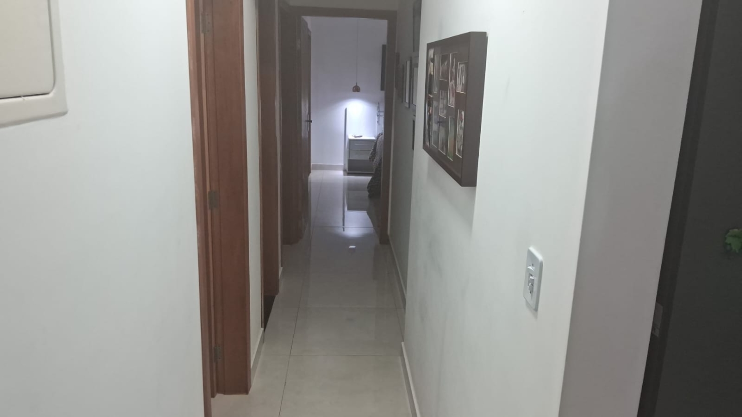 Casa à venda com 3 quartos, 217m² - Foto 2