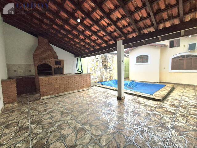 Casa para Venda em Pindamonhangaba - 2