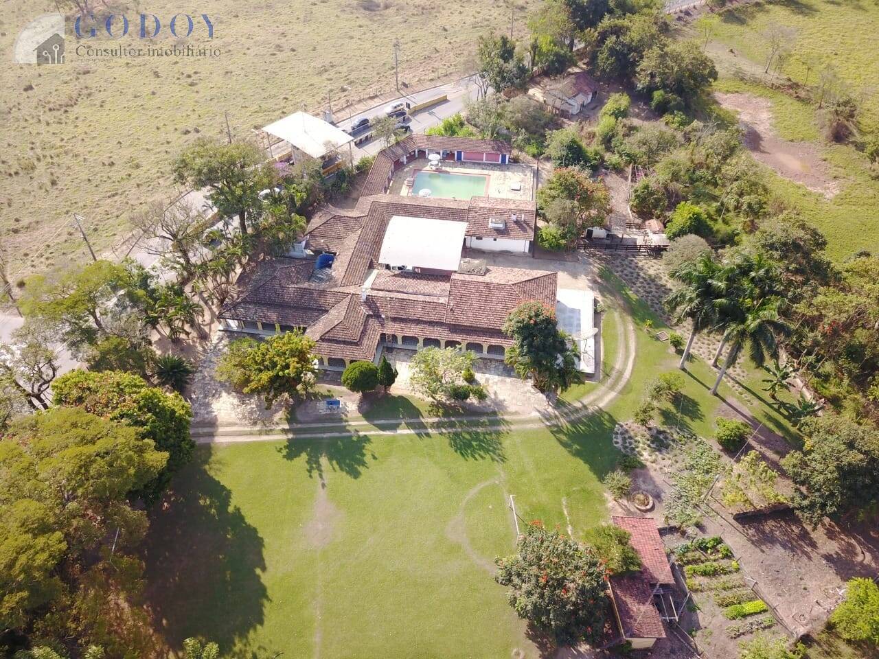 Chácara para alugar com 5 quartos, 2500m² - Foto 1